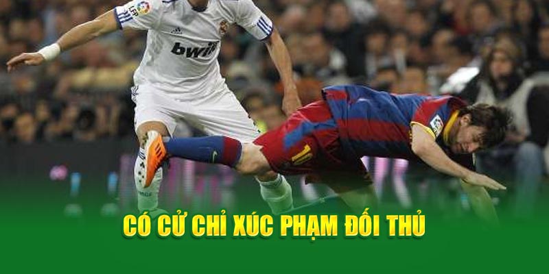 Có cử chỉ xúc phạm đối thủ